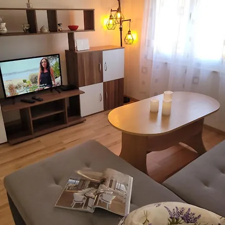 Daire Ferienwohnung Mit Zwei Schlafzimmer Pool Und Jacuzzi