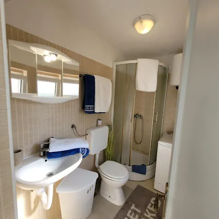 Ferienwohnung Mit Zwei Schlafzimmer Pool Und Jacuzzi Daire Fažana