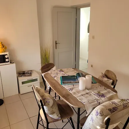 Ferienwohnung Mit Zwei Schlafzimmer Pool Und Jacuzzi