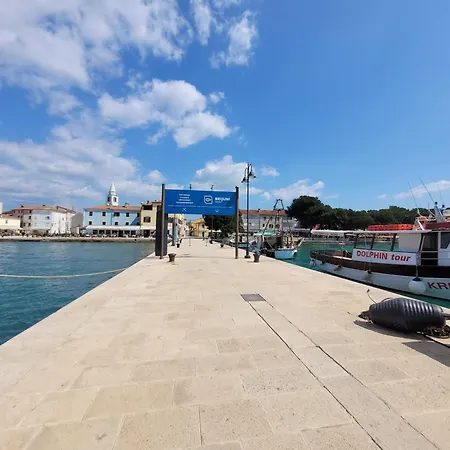 Ferienwohnung Mit Zwei Schlafzimmer Pool Und Jacuzzi Fažana