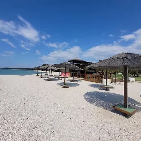 Ferienwohnung Mit Zwei Schlafzimmer Pool Und Jacuzzi Daire Fažana