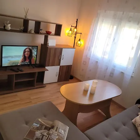 Ferienwohnung Mit Zwei Schlafzimmer Pool Und Jacuzzi *