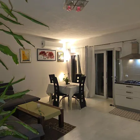 Apartman Mit Zwei Schlafzimmer Pool Und Jacuzzi