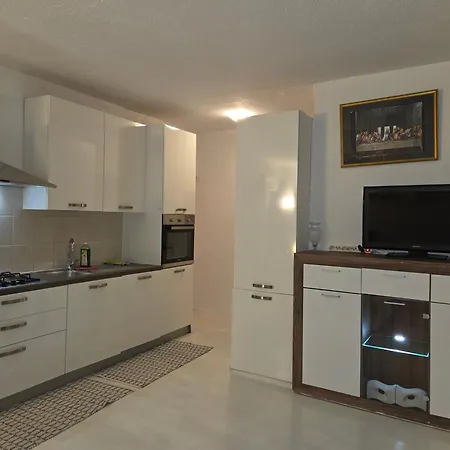 Apartman Mit Zwei Schlafzimmer Pool Und Jacuzzi