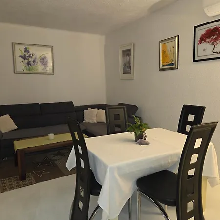 Apartman Mit Zwei Schlafzimmer Pool Und Jacuzzi Fažana