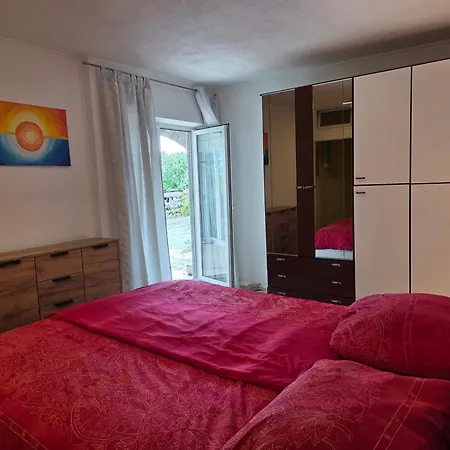 Mit Zwei Schlafzimmer Pool Und Jacuzzi Apartman Fažana