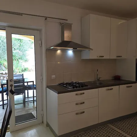 Mit Zwei Schlafzimmer Pool Und Jacuzzi Apartman Fažana