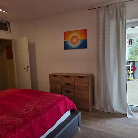 Apartman Mit Zwei Schlafzimmer Pool Und Jacuzzi