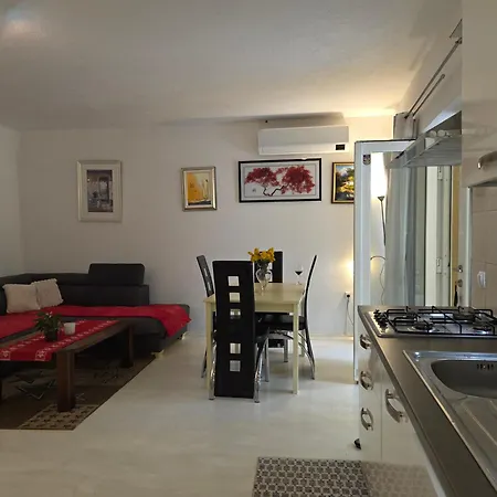 Mit Zwei Schlafzimmer Pool Und Jacuzzi Fažana
