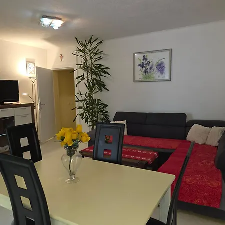 Apartman Mit Zwei Schlafzimmer Pool Und Jacuzzi