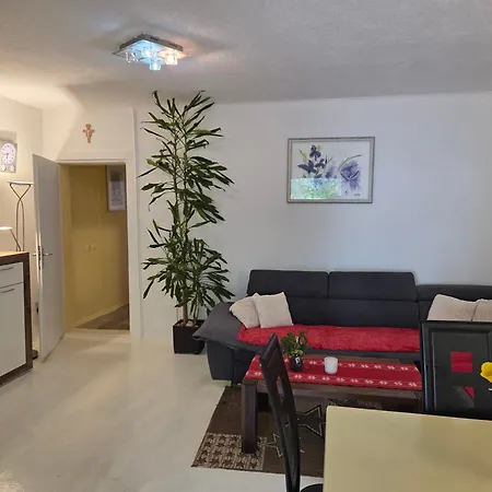 Apartman Mit Zwei Schlafzimmer Pool Und Jacuzzi