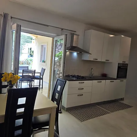 Apartman Mit Zwei Schlafzimmer Pool Und Jacuzzi Fažana