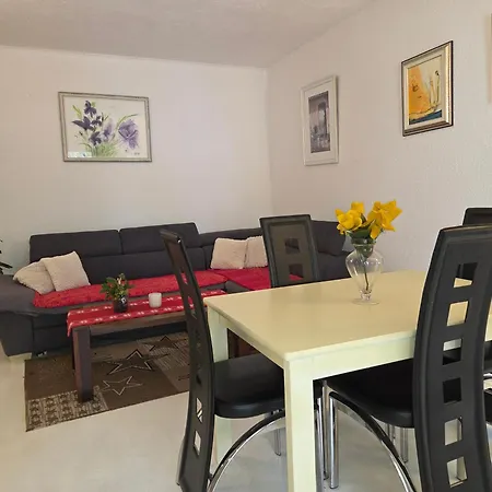 Mit Zwei Schlafzimmer Pool Und Jacuzzi Apartman