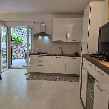 Apartman Mit Zwei Schlafzimmer Pool Und Jacuzzi