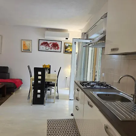 Mit Zwei Schlafzimmer Pool Und Jacuzzi * Fažana