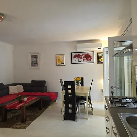 Apartman Mit Zwei Schlafzimmer Pool Und Jacuzzi