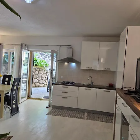 Apartman Mit Zwei Schlafzimmer Pool Und Jacuzzi Fažana