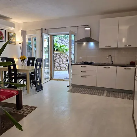 Mit Zwei Schlafzimmer Pool Und Jacuzzi Fažana