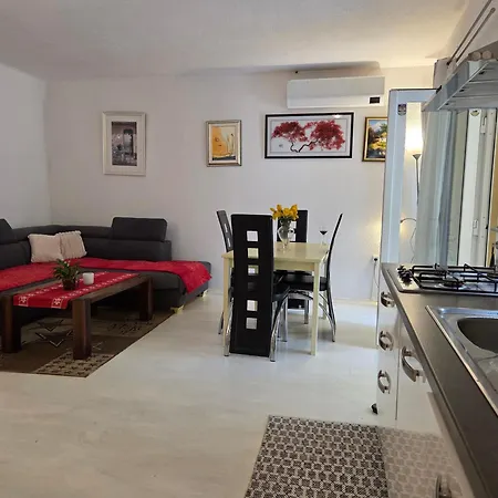 Apartman Mit Zwei Schlafzimmer Pool Und Jacuzzi *