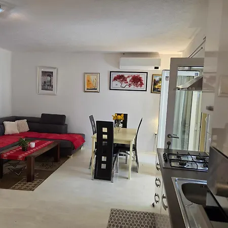 Mit Zwei Schlafzimmer Pool Und Jacuzzi Apartman *