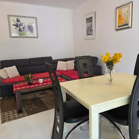 Apartman Mit Zwei Schlafzimmer Pool Und Jacuzzi Fažana